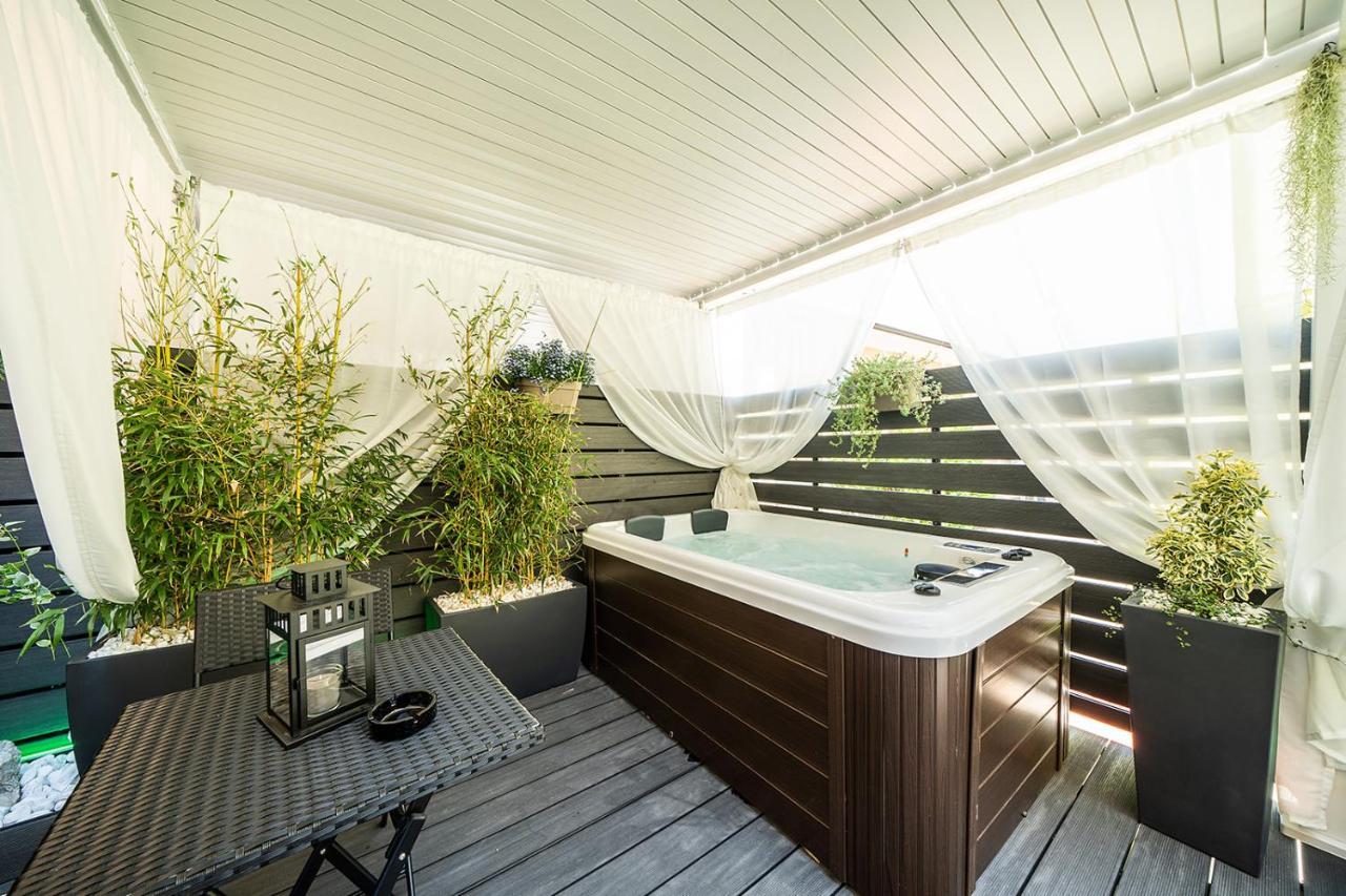 Sea Garden Apartments & Rooms Grado Exterior photo